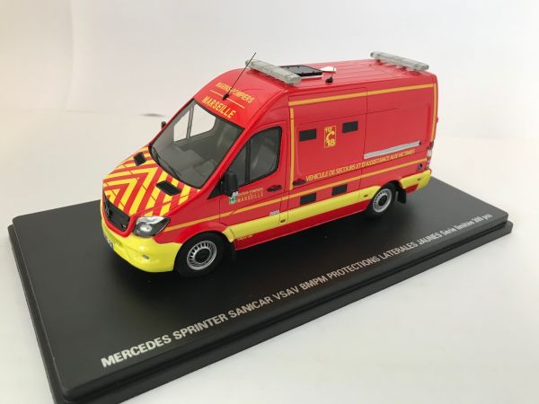 ALERTE0078C - MERCEDES BENZ Sprinter pompier Sanicar VSAV BMPM pare-chocs jaune Marins Pompiers de Marseille versions n°2 limité à 300 exemplaires - 1