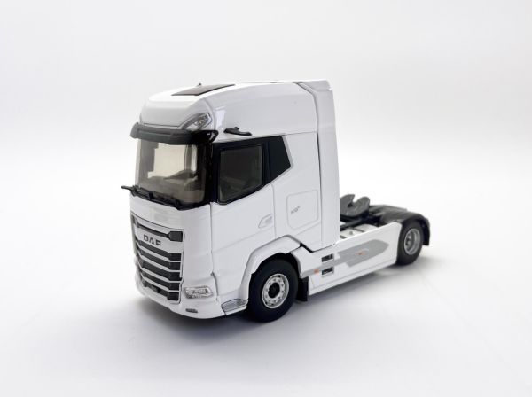 ELI117564 - DAF XG+ 4x2 blanc - 1