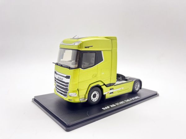ELI118001 - DAF XG 4x2 jaune métal - 1