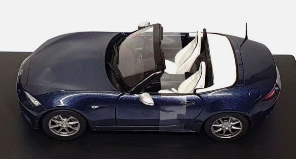 Modèle Réduit Mazda MX-5 2019 Bleu - Échelle 1/24 - Marque WhiteBox WB124251 - Neuf