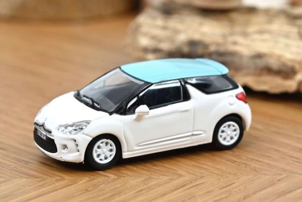 NOREV155254 - CITROEN DS3 2010 Blanc Banquise et toit Bleu Boticelli - 1