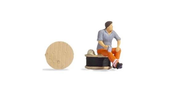 NOC16530 - Petites scènes - Pause café – Figurine assise - 1