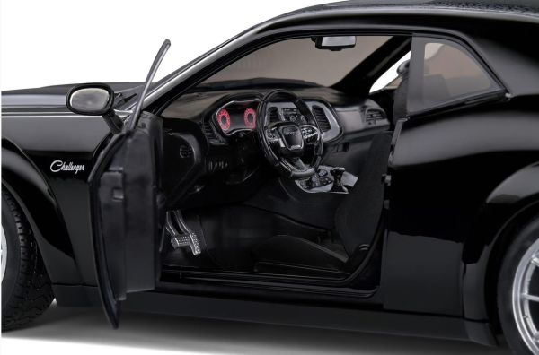 Voiture Batman 1/24 Dodge Challenger Hellcat 1:24 CCA Rouge : Son Et Lumière Pour Une Immersion Batman Totale