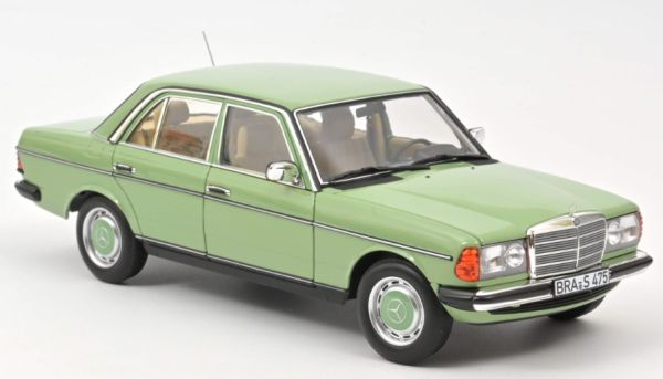 MERCEDES 200 1982 Vert clair