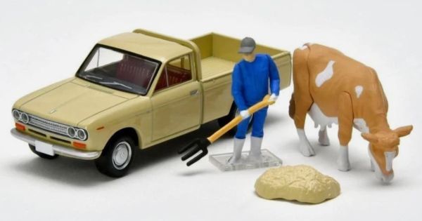 TOMLV-195D - DATSUN 1300 avec fermier et vache - 1