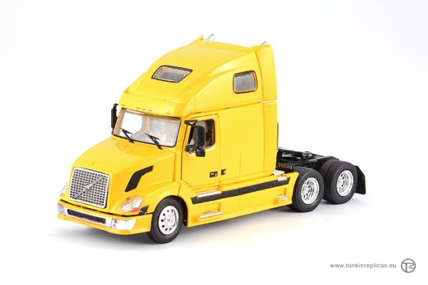 TON12007 - VOLVO VNL 670 SC 6x4 Jaune Ech:1/53 - 1