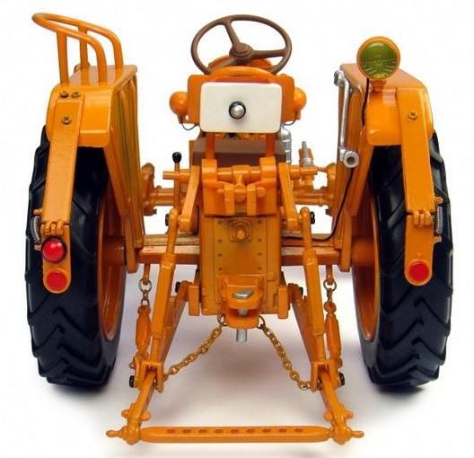 RENAULT 3042 Fabriqué par Universal Hobbies - Echelle 1/16