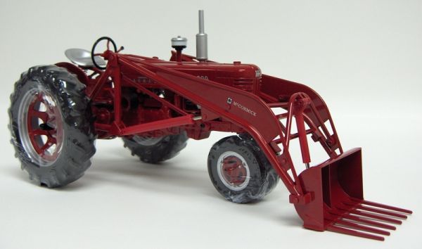 ZJD1579 - FARMALL 300 Avec Fourches Ech:1/16 - 1