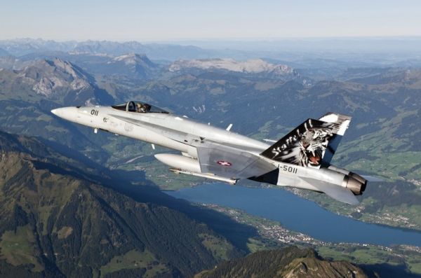 ITA1347 - Avion de chasse F/A-18 HORNET TIGER MEET 2012 à assembler et à peindre - 1