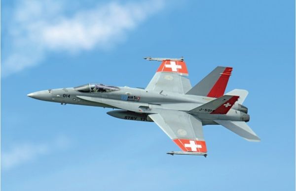 ITA1385 - Avion de chasse F-18A Hornet Swiss Air Force à assembler et à peindre - 1