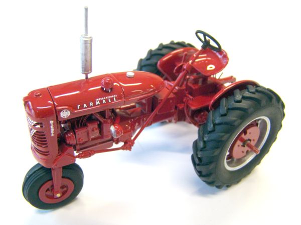 CG32-15 - FARMALL 235D Série Limitée 100 Pièces - 1