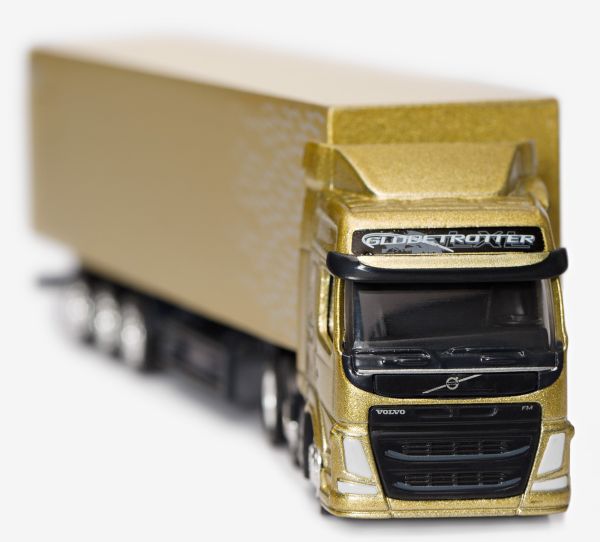 Miniature VOLVO FM 6x4 avec remorque caisse rigide 3 essieux doré