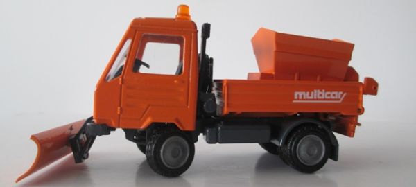 CON5068/07 - MULTICAR 26 2 Essieux Benne basculante avec lame et sableuse amovible 