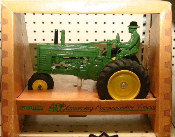 ERT557 - JOHN DEERE A Row Crop 40éme Anniversaire Ech:1/16 - 1