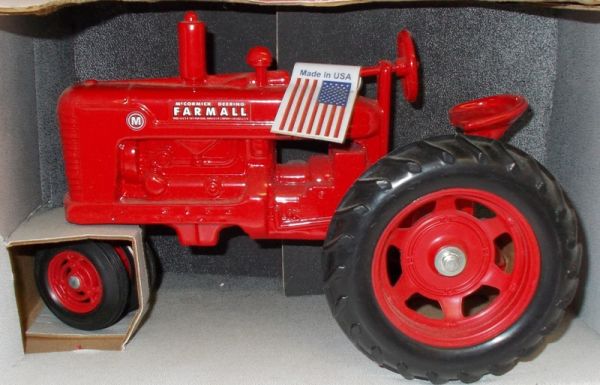 ZSM896 - MC CORMICK Farmall M Row Crop Ech:1/16 - 1