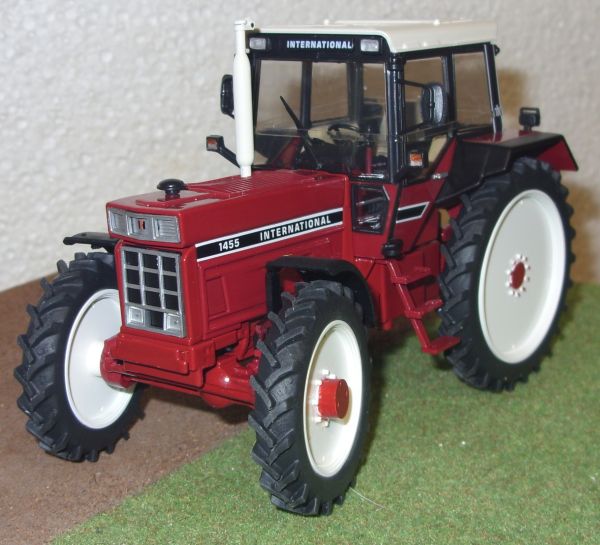 MS7673 - IH 1455 Cockpit Comfort 2000 Roues étroites - 1