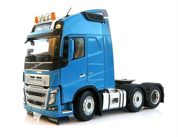 Miniature VOLVO FH16 6x2 bleu MARGE MODELS MAR1811-04 | Collect World