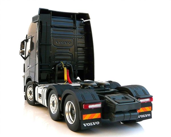 Miniature VOLVO FH16 6x2 noir MARGE MODELS MAR1811-02 | Collect World