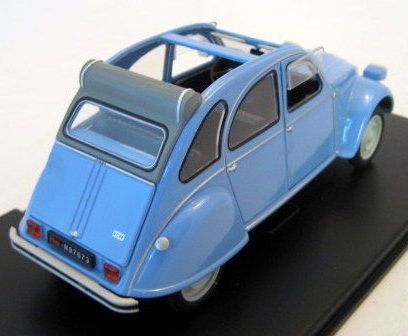 Voiture CITROEN 2CV de 1964 de couleur bleue