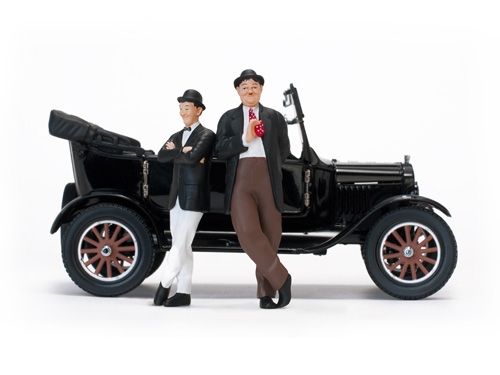 SUN1905 - FORD Model  T 1925 avec figurine LAUREL ET HARDY - 1