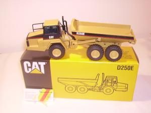 NZG413 - Tombereau CAT D250E - 1