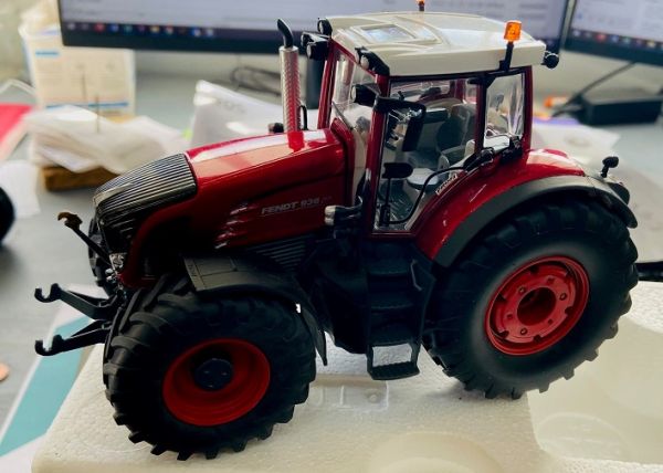 CW0154 - FENDT 936 vario Rouge - 1