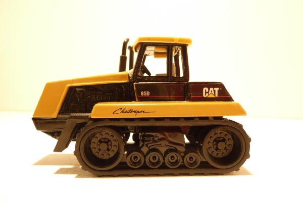 OCERT2786 - Occasion-Tracteur sur chenilles CHALLENGER 85D Ech:1/64 