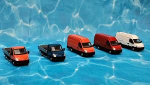 ROS00120.6R - Fourgon IVECO DAILY Rouge - 1