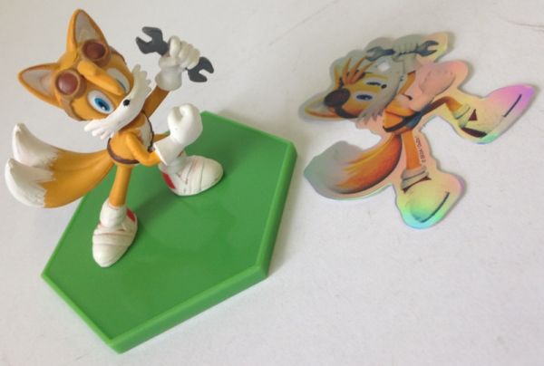 T8902D - Petite figurine de SONIC (avec stickers) - TAILS - 1