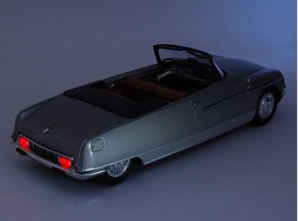 METAL18002A - CITROEN DS21 CHAPRON PALM BEACH 