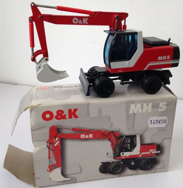 OCNZGDIV11 - Occasion - Pelle sur pneus O&K MH5 (Boîte endommagée) - 