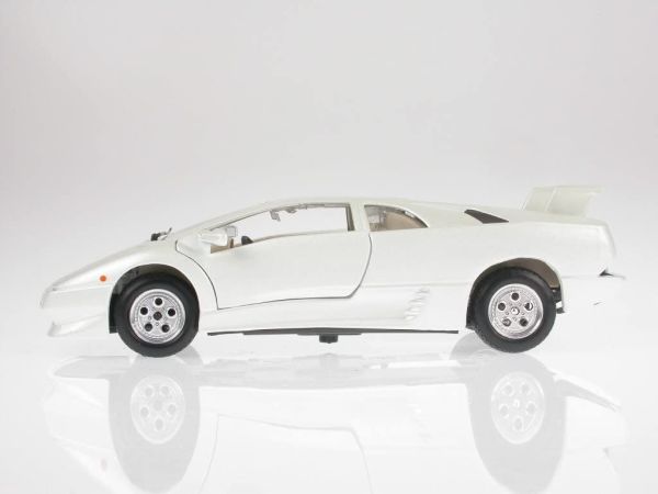 BUR22086WI - LAMBORGHINI Diablo blanche - 1