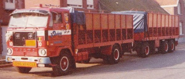 TEK64883 - VOLVO F88 Porteur avec remorque 3 Essieux 