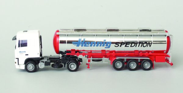 AWM71810 - DAF 95 XF SC 4x2 avec remorque citerne 