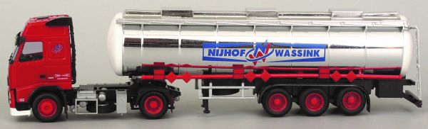 AWM71930 - VOLVO FH12 Globetrotter 4x2 Avec Remorque Citerne 3 Essieux 