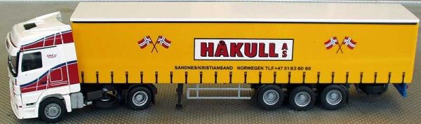 AWM70628 - IVECO Eurostar 4x2 Avec remorque bachée 3 Essieux 