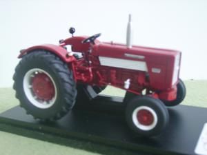 32-01 - Tracteur IH Type 624 - 1