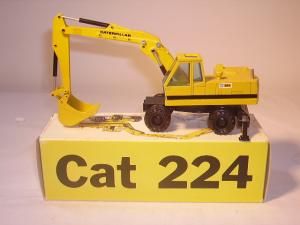 OCNZG259 - Pelle sur pneus CATERPILLAR 224 - 1