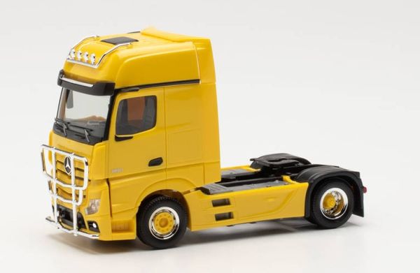 HER311533-004 - MERCEDES ACTROS GIGASPACE 4x2 avec support de lampe et pare-buffle - 1