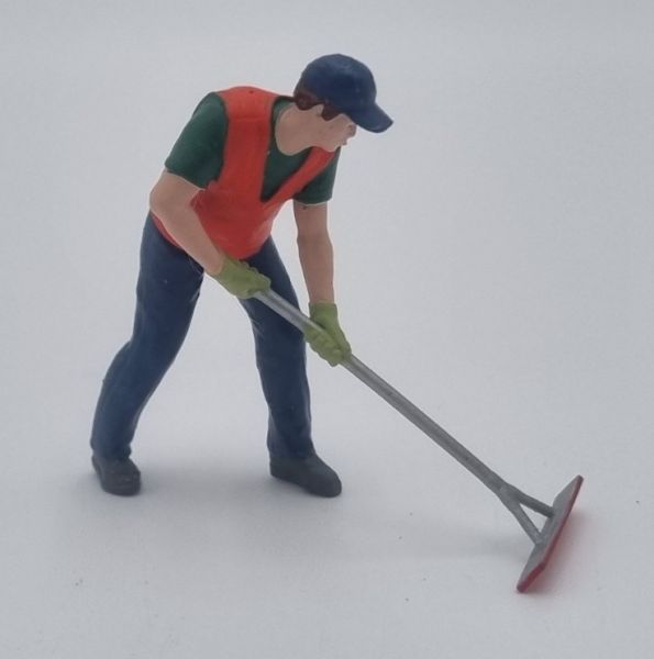 ATLAN32046 - Homme chantier avec racloir à bitume - 1