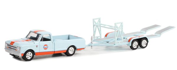 GREEN32270-A - CHEVROLET C-10 1968 avec porte voiture GULF de la série HITCH & TOW sous blister - 1