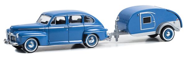 GREEN32300-A - FORD Fordor super deluxe 1942 bleu avec caravane de la série HITCH & TOW sous blister - 1