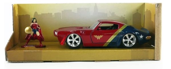 JAD33089 - PONTIAC Firebird 1972 avec figurine WONDER WOMAN - 1