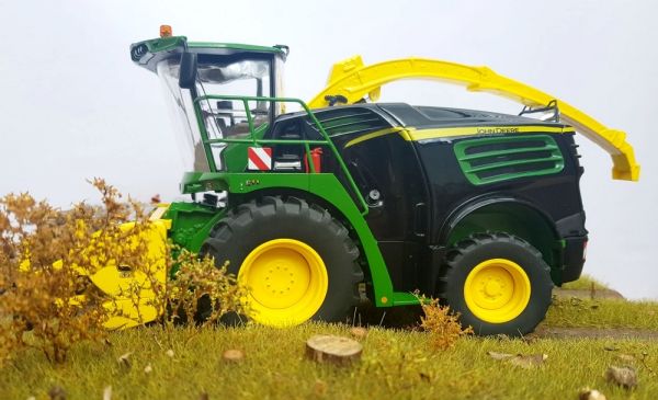 DIVJDBLACKGREEN - Ensileuse JOHN DEERE 8800i Noir et verte - 1