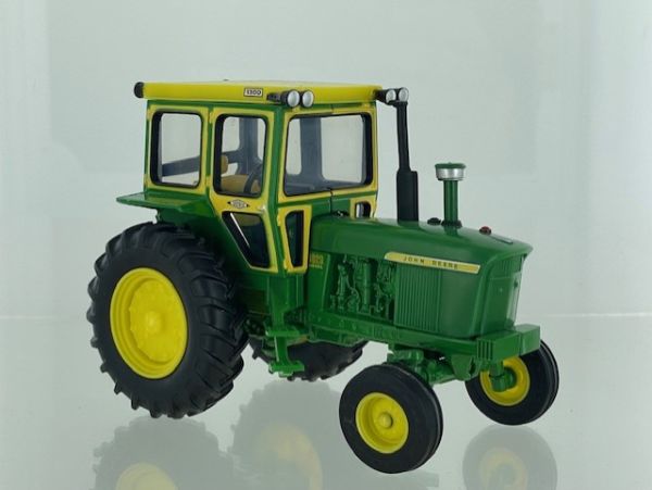 BRI43381 - JOHN DEERE 4020 2wd avec cabine Hiniker – Édition limitée à 2500 ex. - DISPO SEPTEMBRE  - 1