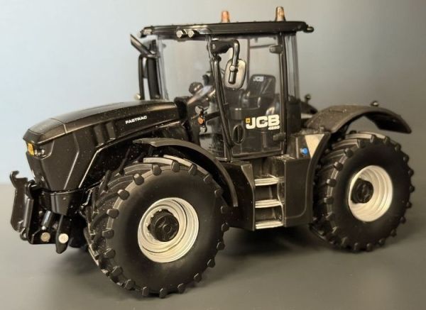 BRI43453BS - JCB Fastrac 4220 Noir avec jantes grise - Limité à 750ex. - 1