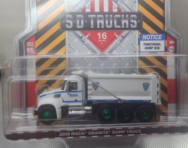 GREEN45160-BVERT - MACK granite Benne 8x4 2019 Police NYPD jantes vertes de la série S.D TRUCKS sous blister - 1