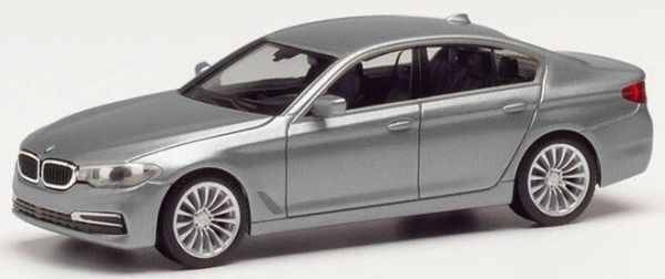 HER430692-003 - BMW série 5 bleue métallisé - 1