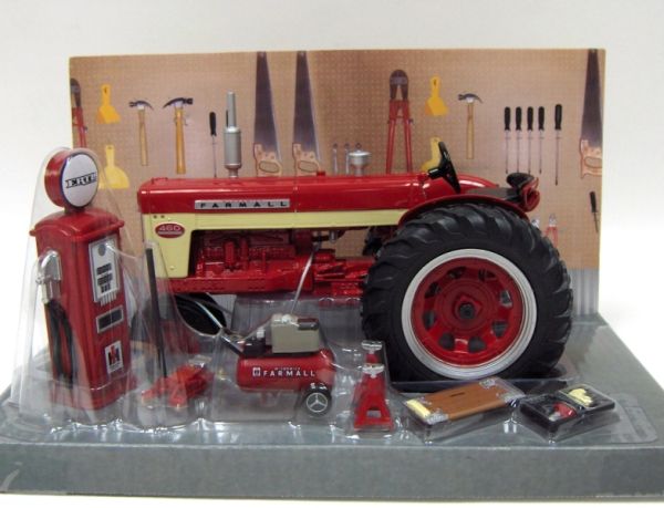 ERT14723 - FARMALL 460 avec Lot d'outils - 1/16 - 1
