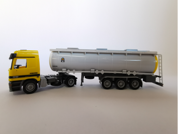 AWM53267 - MB Actros L  Tank-SZ 